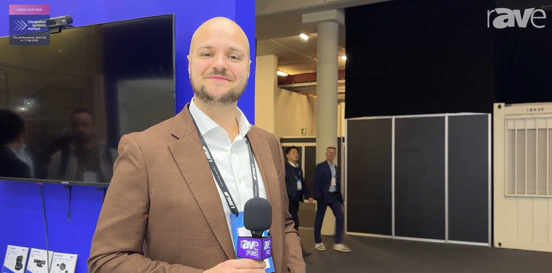 Load video: AI Tracking | 4K Video | BYOD | Enterprise UC | Smart gallery